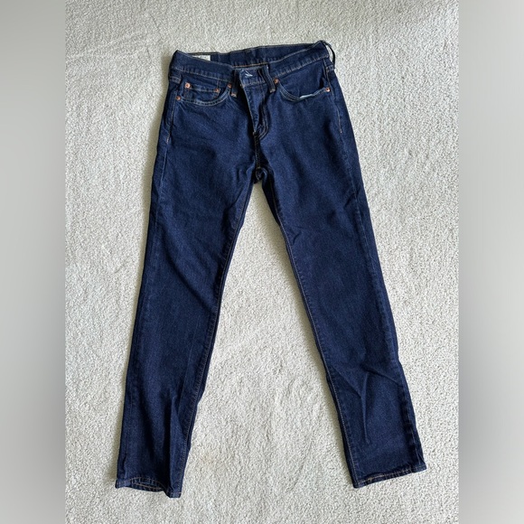 Men’s Levi Jeans - 28x30 - Picture 2 of 2